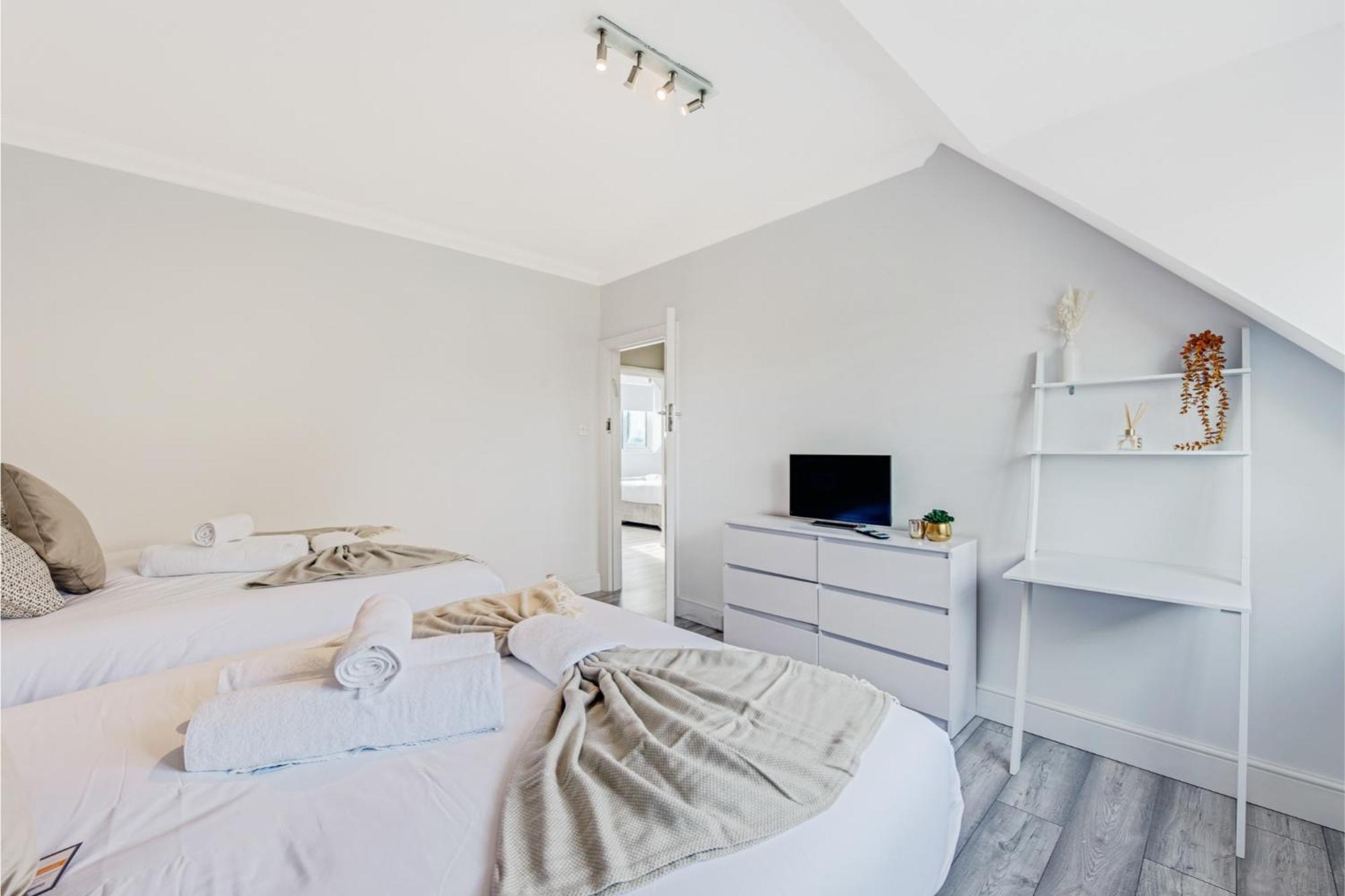 Sweet And Lovely 2Br With Free Parking London Exteriör bild